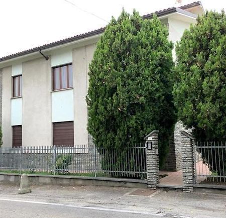 Casa Nebieu In Edificio Indipendente Nel Centro Di Monforte 蒙福特达尔巴 外观 照片