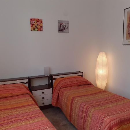 Casa Nebieu In Edificio Indipendente Nel Centro Di Monforte 蒙福特达尔巴 外观 照片