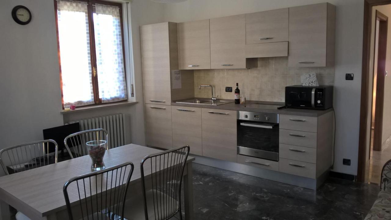 Casa Nebieu In Edificio Indipendente Nel Centro Di Monforte 蒙福特达尔巴 外观 照片