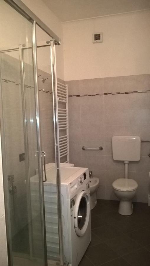 Casa Nebieu In Edificio Indipendente Nel Centro Di Monforte 蒙福特达尔巴 外观 照片